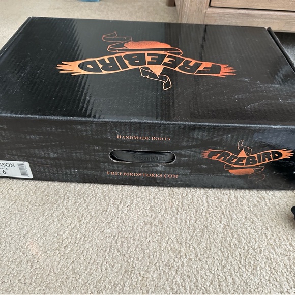 Brand new in box with dust covers and original boot stuffing.  Size 6. - Picture 8 of 9